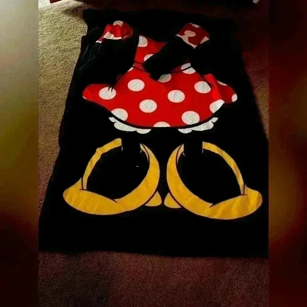 Minnie Mouse blanket with arm sleeves